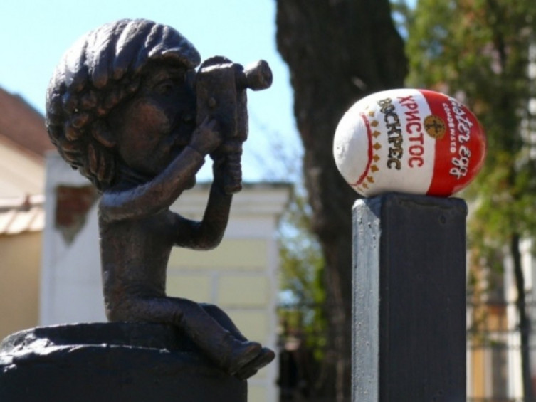 Мини-скульптура Энди Уорхола в Ужгороде 