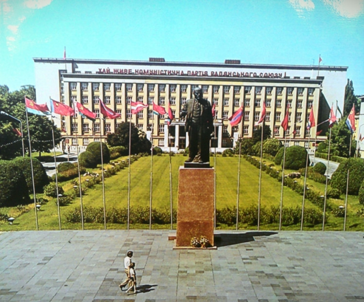 Площадь Народная