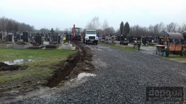 встановлення дренажної системи на кладовищі у Мукачеві