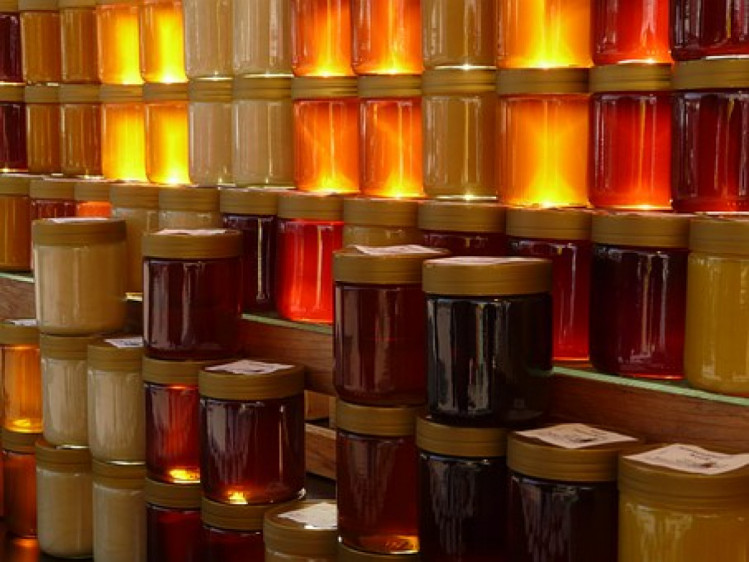 мед на полицях