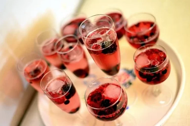 вино с фруктами