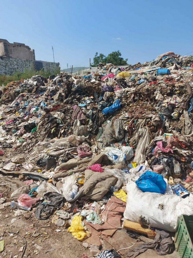 Купи сміття в ромському поселенні в Мукачеві