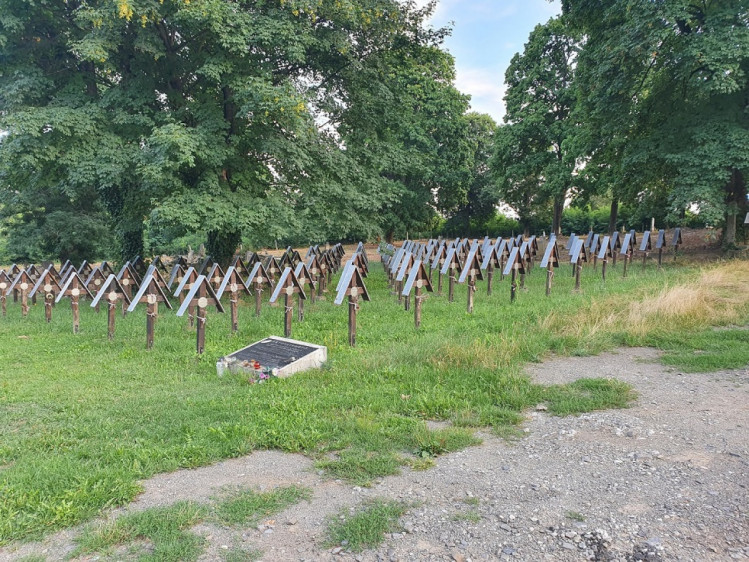 В 2004 г. венгры восстановили часть военного кладбища в Ужгороде