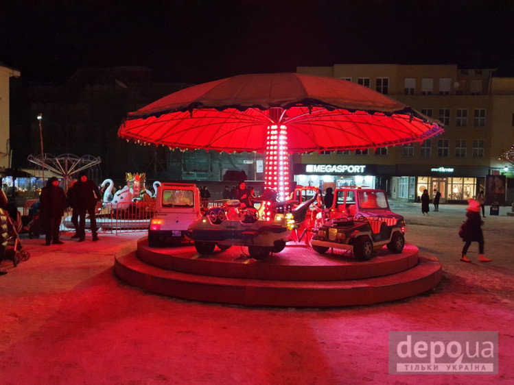 Новогодние локации Ужгорода на Театральной площади