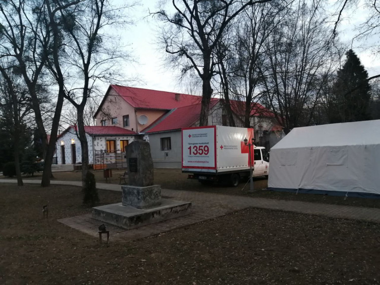 Шелтер – прихисток для українських біженців на угорсько-українському кордоні
